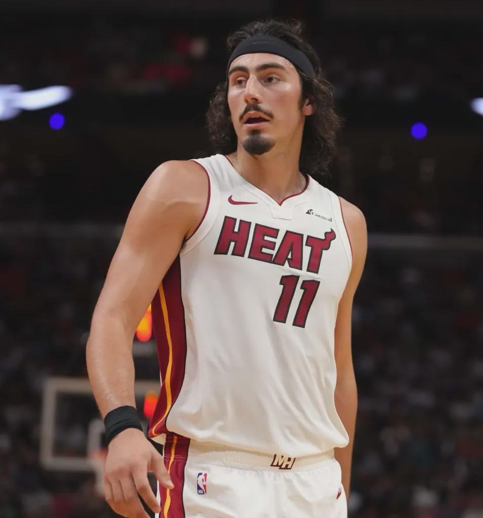 注册领彩金-12次20+！领跑全联盟！提前锁定大合同